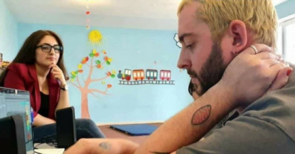 Քանի դեռ Նիկոլը վարչապետ է, մանիկյուր քսած, մազերը ներկած, ականջող գցած տղաները Հայաստանում շատանալու են